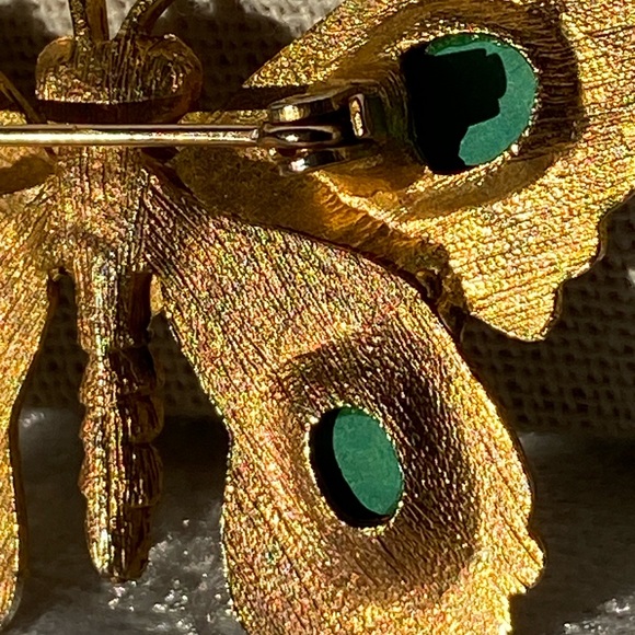 Vintage Butterfly Green Oval Cabochon Gold Tone Brooch - Picture 9 of 15